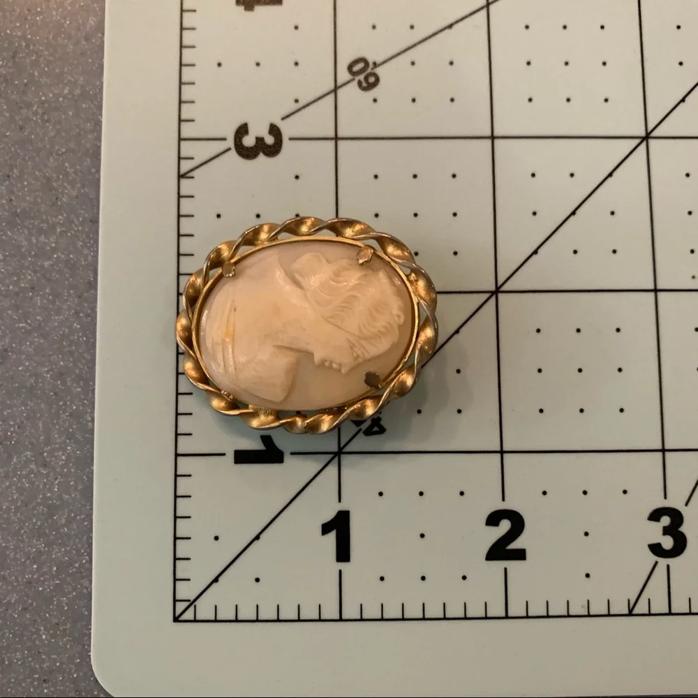 Vintage Cameo Brooch Carved Shell Gold Metal - Picture 5 of 6